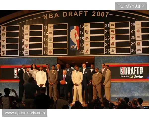 2016年NBA选秀大会回顾本西蒙斯成为状元秀英格拉姆榜眼